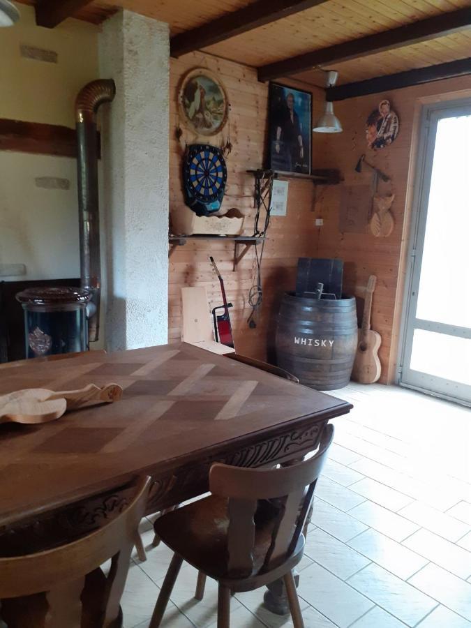 Au Petit Coin Western ル・ホーヴァルト エクステリア 写真